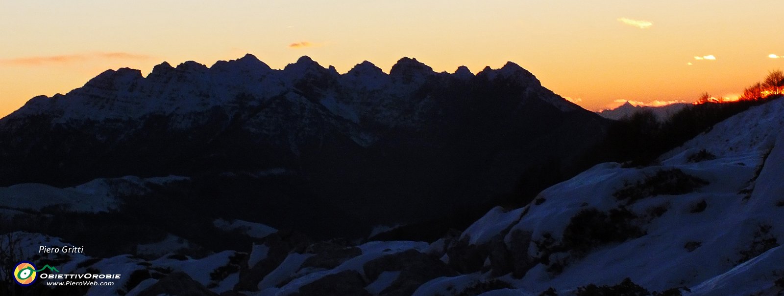 92 Il Ressegone con accanto il Monviso.JPG